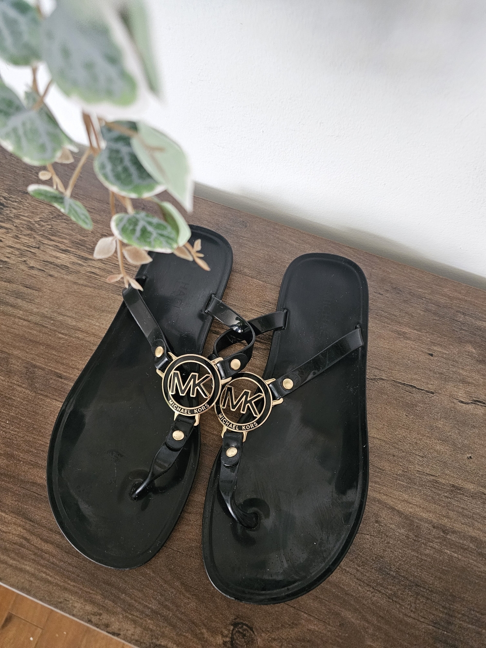 Michael Kors Women's Black MK Logo Jelly Thong Sandals